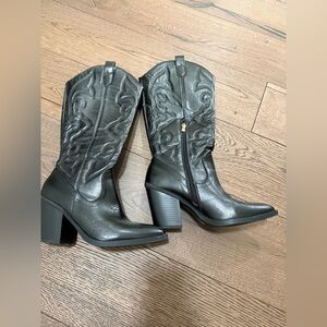 BERNESS quilted cowboy boot black size 8.5